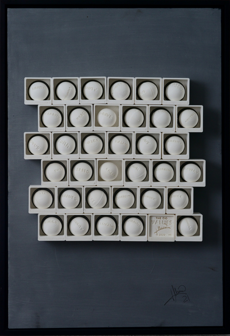 Big values - Detail view of engraved spheres