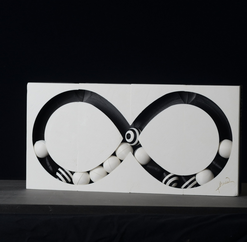 Sculpture Infinity by Ivo Meier